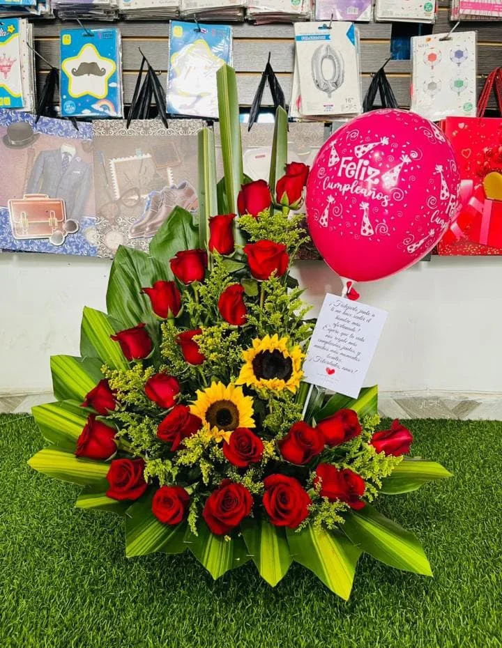 Arreglo de rosas y girasoles para cumpleaños